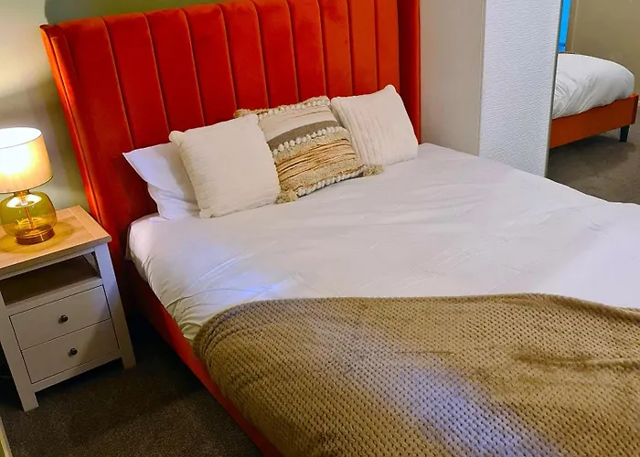 3 Bed House Etihad Stadium, Coop Live Private Parking With Optional Hot Tub