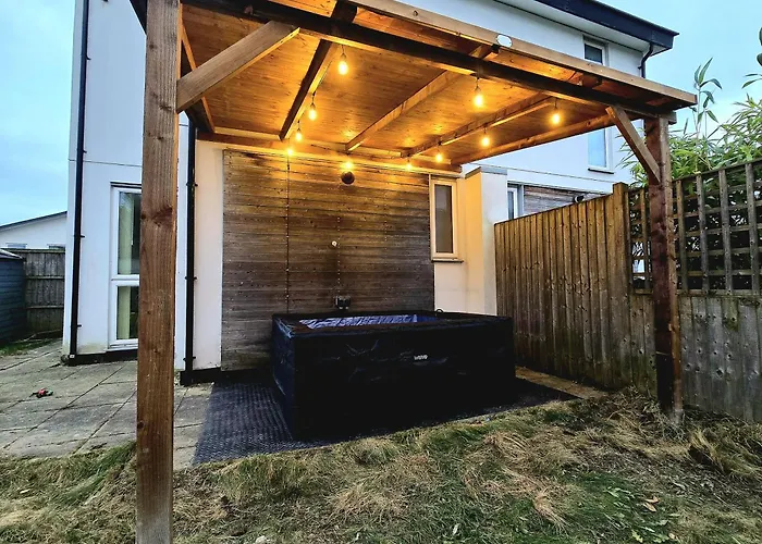 3 Bed House Etihad Stadium, Coop Live Private Parking With Optional Hot Tub