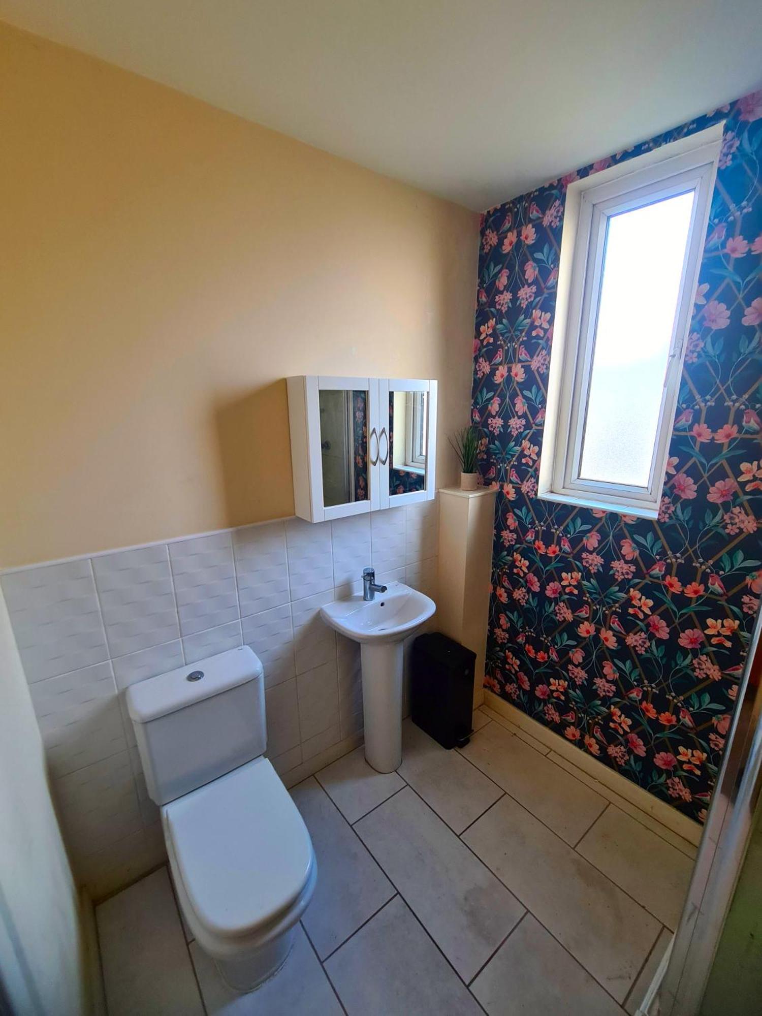 3 Bed House Etihad Stadium, Coop Live Private Parking With Optional Hot Tub Manchester