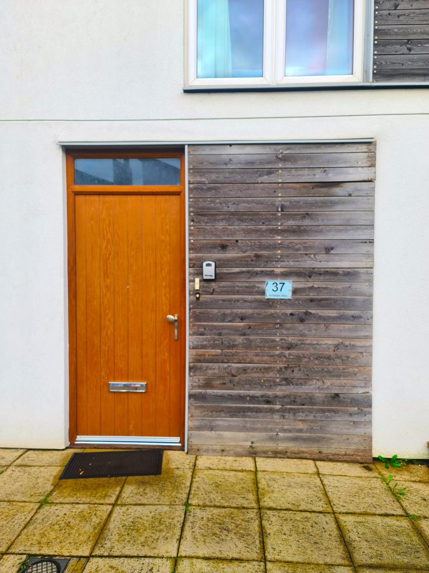 3 Bed House Etihad Stadium, Coop Live Private Parking With Optional Hot Tub Holiday home