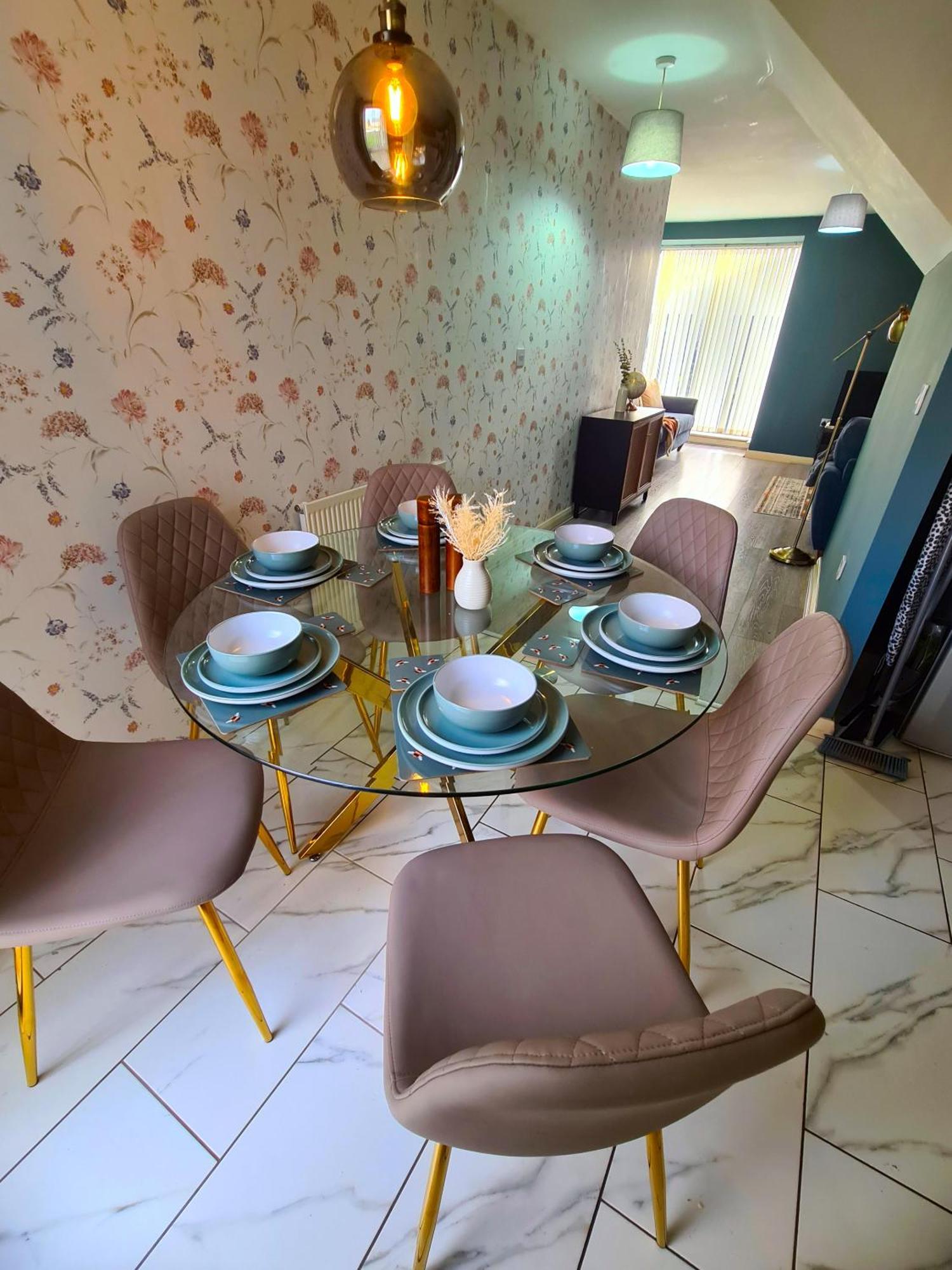 3 Bed House Etihad Stadium, Coop Live Private Parking With Optional Hot Tub Manchester
