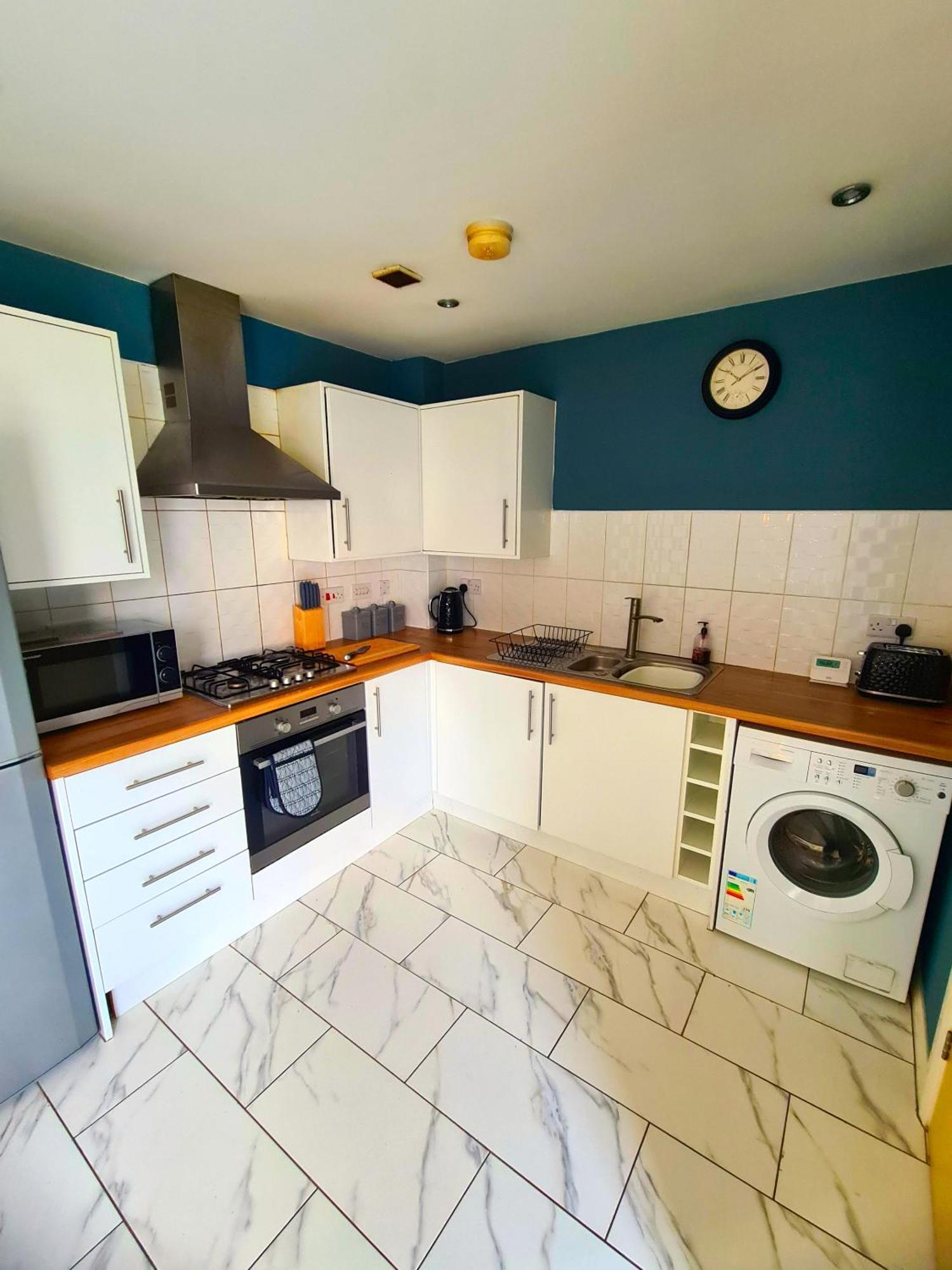 3 Bed House Etihad Stadium, Coop Live Private Parking With Optional Hot Tub Holiday home