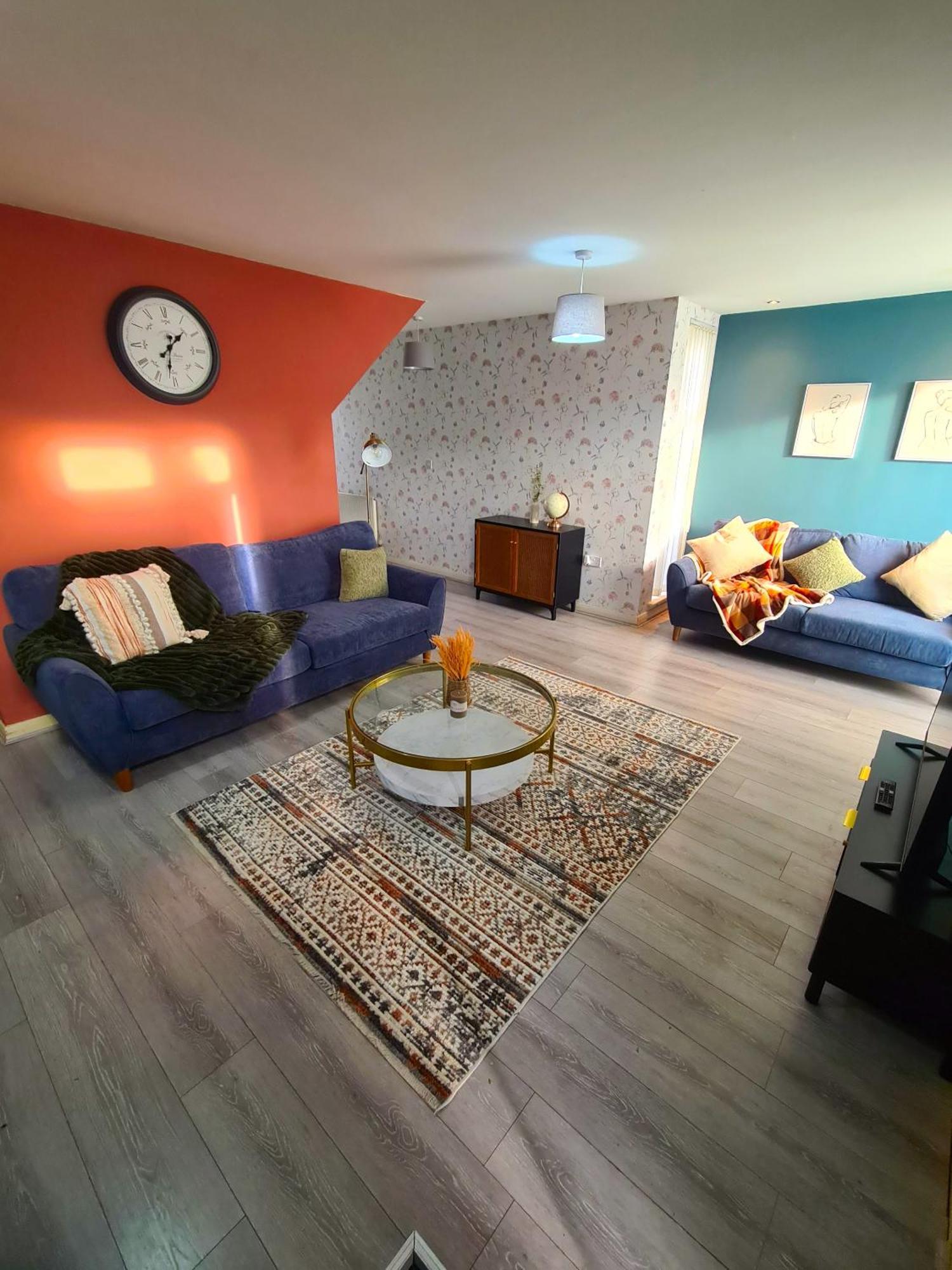 Holiday home 3 Bed House Etihad Stadium, Coop Live Private Parking With Optional Hot Tub Manchester
