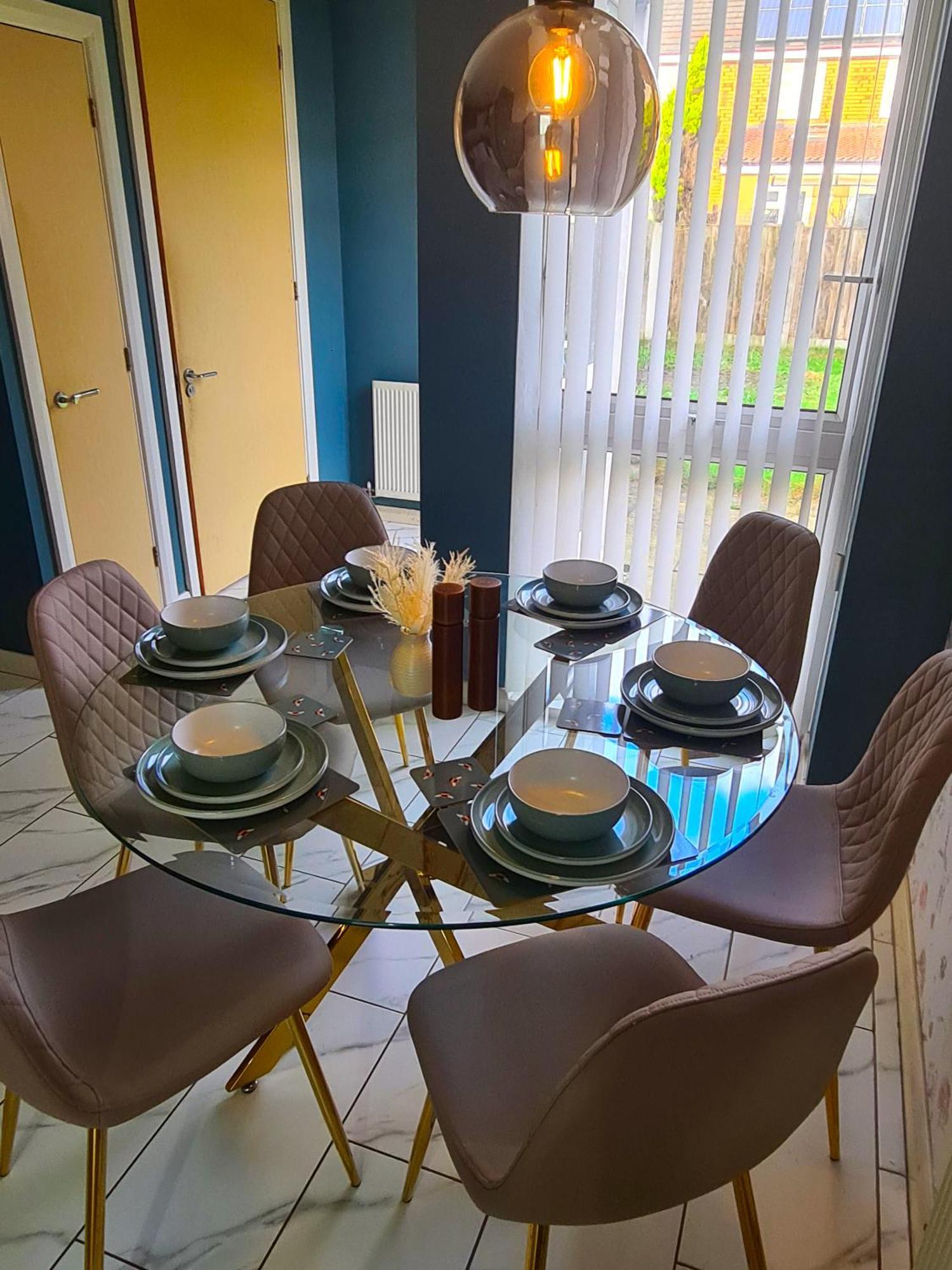 3 Bed House Etihad Stadium, Coop Live Private Parking With Optional Hot Tub