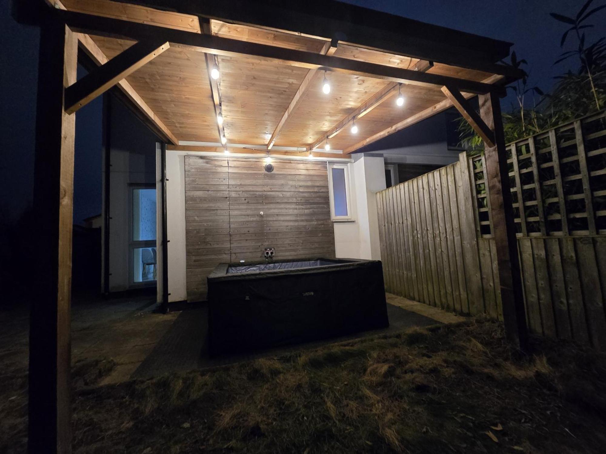 3 Bed House Etihad Stadium, Coop Live Private Parking With Optional Hot Tub Holiday home Manchester