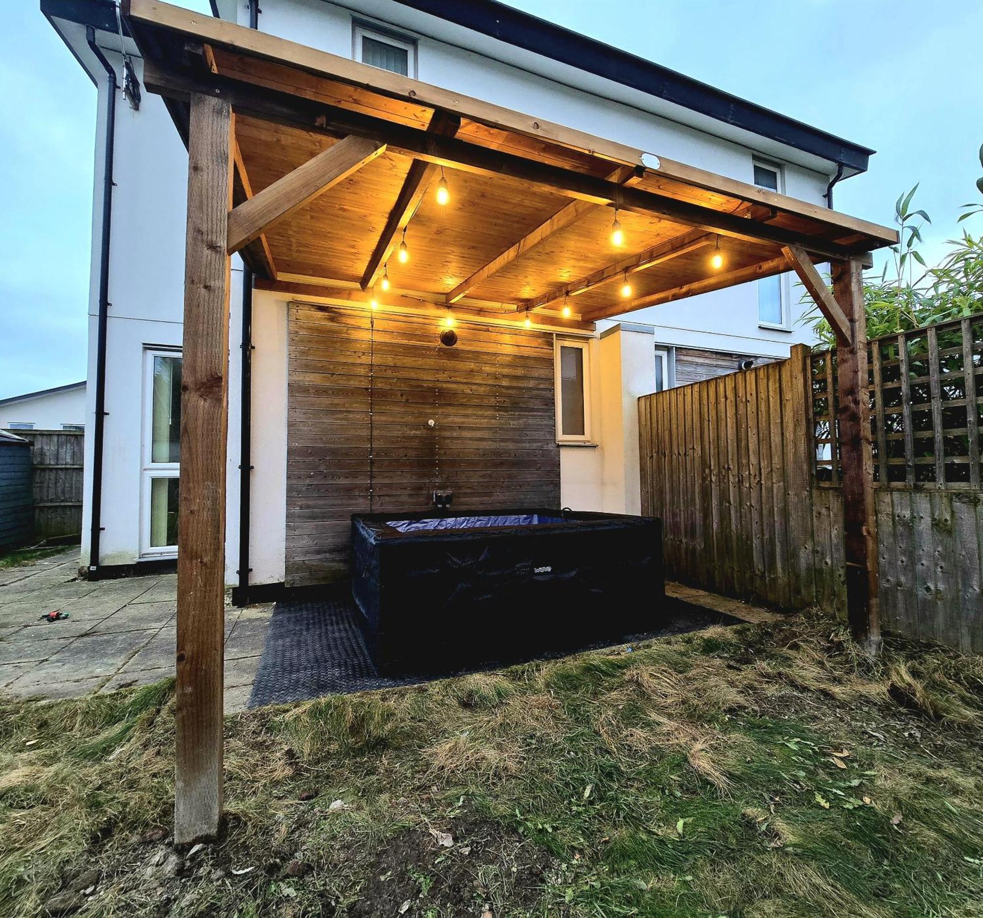 3 Bed House Etihad Stadium, Coop Live Private Parking With Optional Hot Tub Manchester