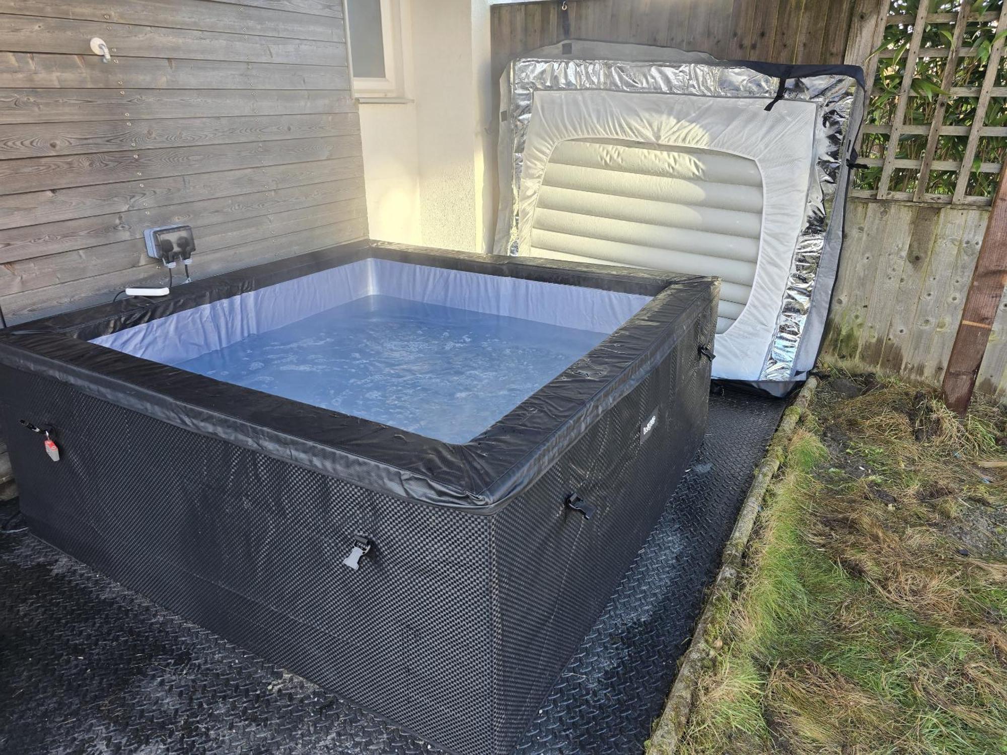 3 Bed House Etihad Stadium, Coop Live Private Parking With Optional Hot Tub Holiday home